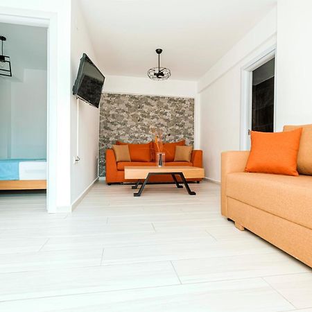 Design Suites Efharis Néa Péramos Esterno foto