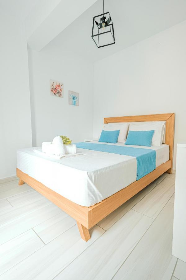 Design Suites Efharis Néa Péramos Esterno foto