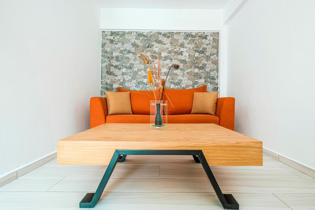 Design Suites Efharis Néa Péramos Esterno foto