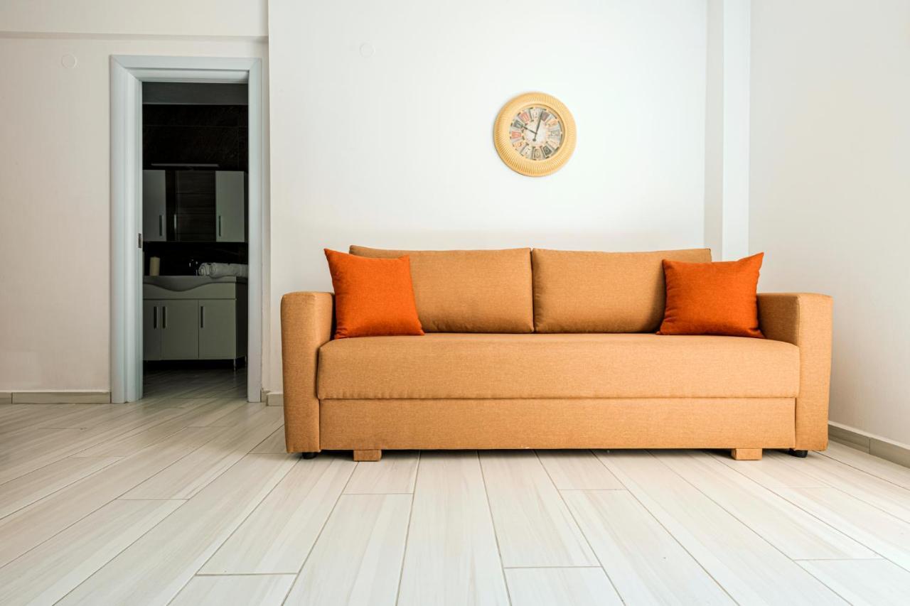 Design Suites Efharis Néa Péramos Esterno foto